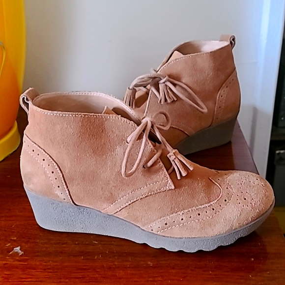 LAND'S END "Chalet" Chukka tan brown suede wingtip loafer wedge boots booties - Picture 1 of 10
